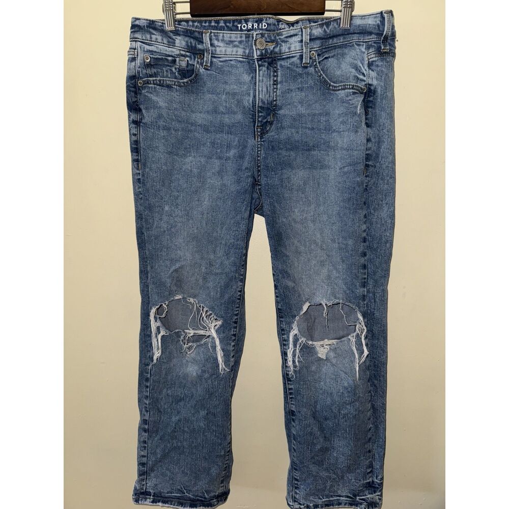 Torrid Perfect Wide Leg Vintage Stretch Distressed Jeans 10R Mid Rise Acid Wash